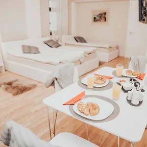 With Amazing View In The Center Appartement Shkodër