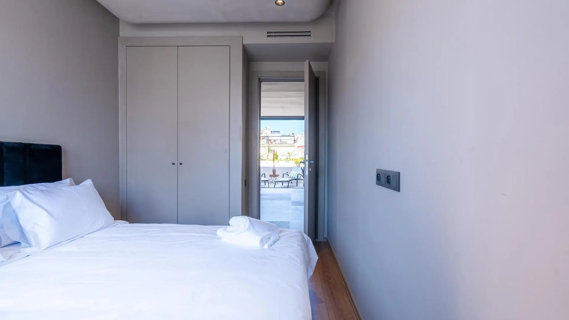 Twenty Six Anfa Luxury Residence By Shortstaycasa-Central-Parking Casablanca