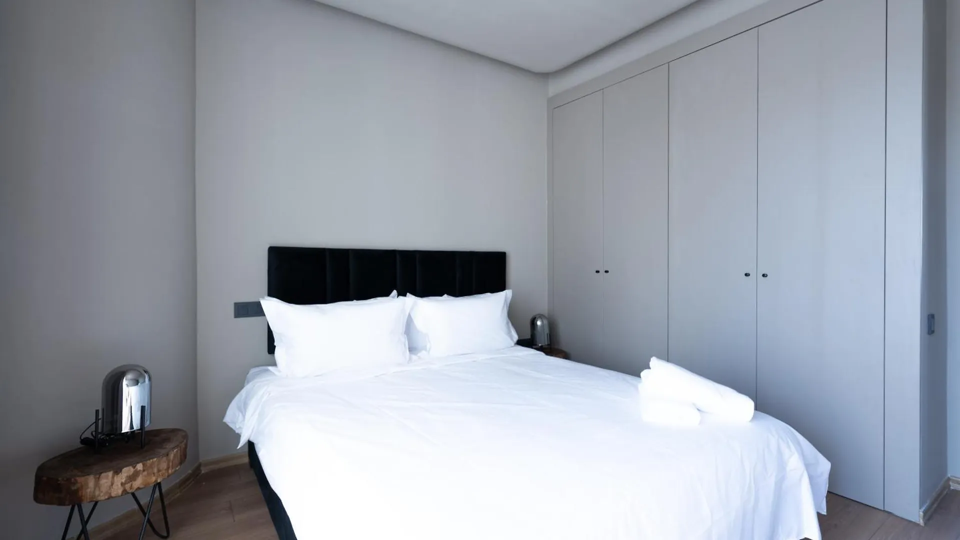 Twenty Six Anfa Luxury Residence By Shortstaycasa-Central-Parking Casablanca