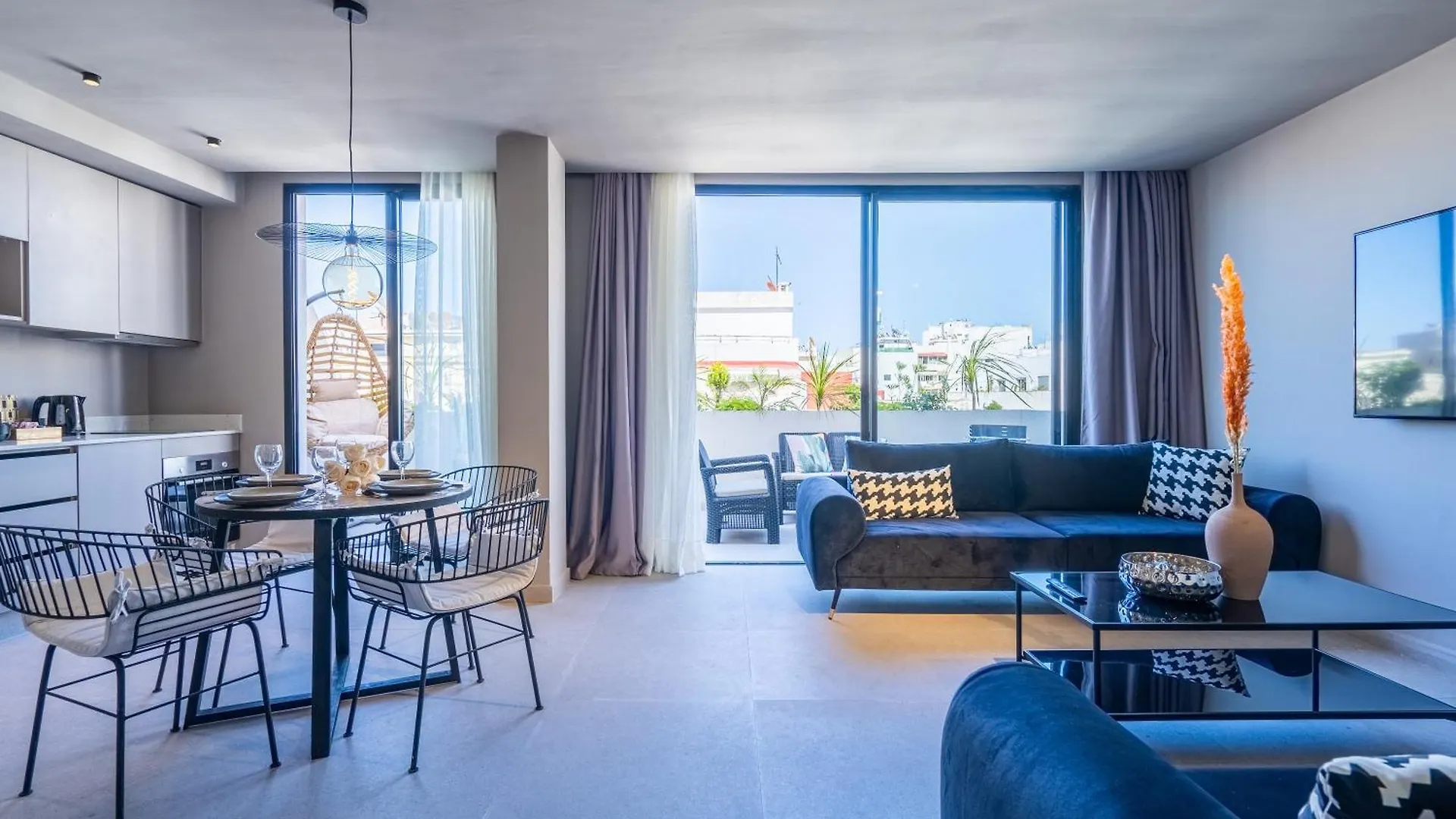 Twenty Six Anfa Luxury Residence By Shortstaycasa-Central-Parking Casablanca